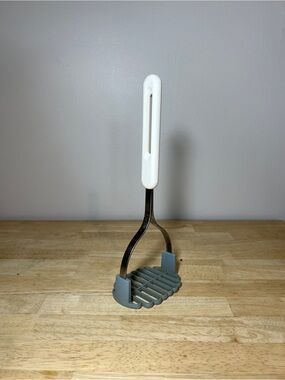 Vintage Bonny USA Potato Masher Grey Nylon Grid Cream Blue White Handle Vintage